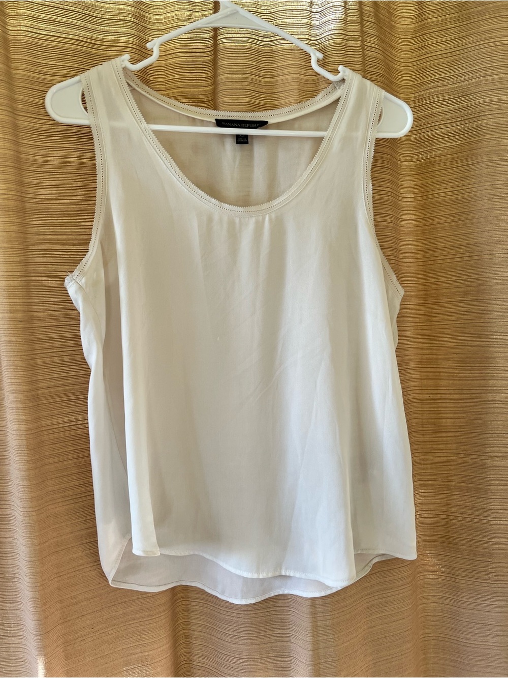 Banana Republic Cream Lightweight Scoop Neck Camisole